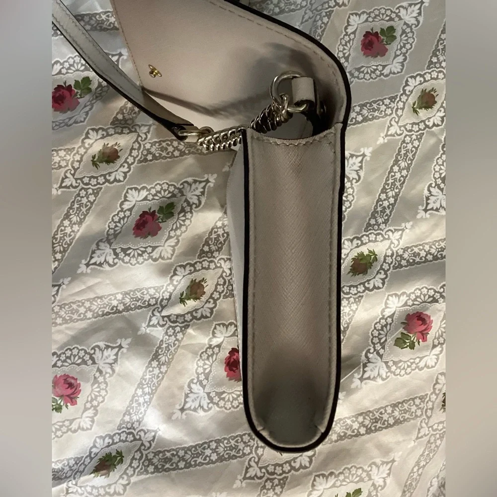 Kate Spade Beige Crossbody Bag with Gold Chain - Picture 9 of 14